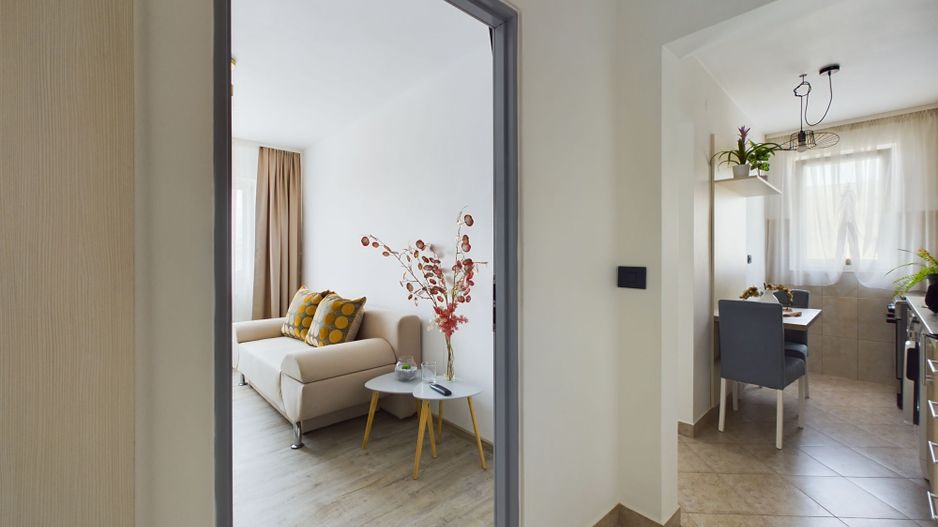 Apartament cu 3 camere în Vlaicu, Y-uri - Poză 1