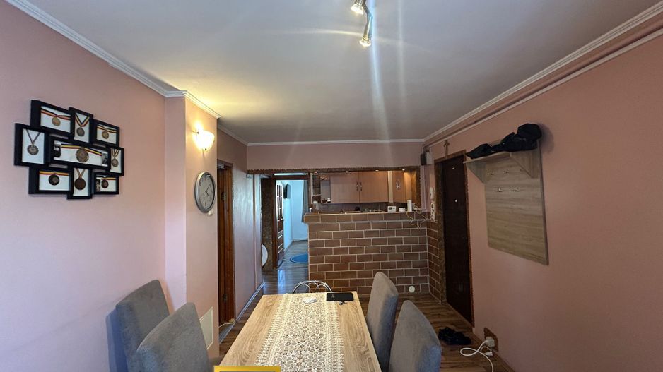 De vanzare apartament 3 camere/ Aradul Nou - Poză 2