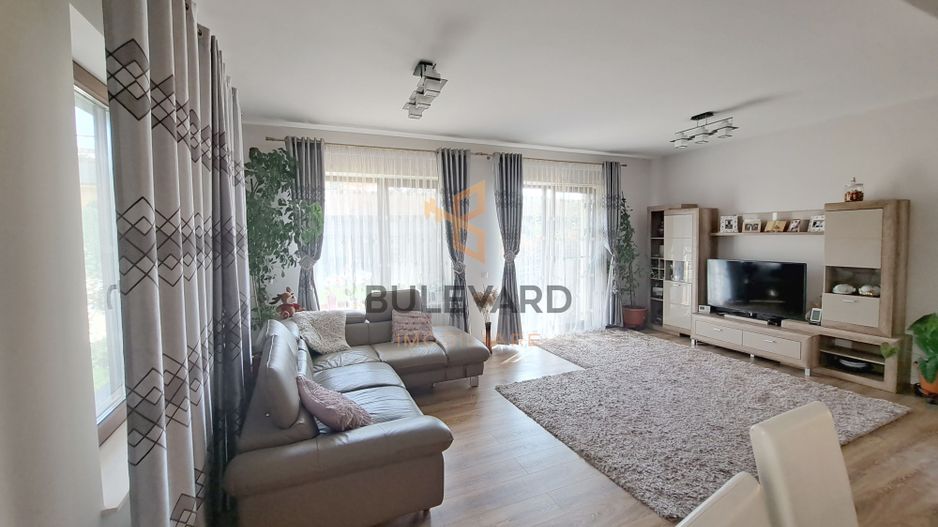 Casa tip duplex cu teren de  300 mp - Poză 3