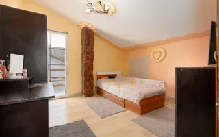Vilă din cărămidă cu 4 dormitoare și 3 băi - Poză 13