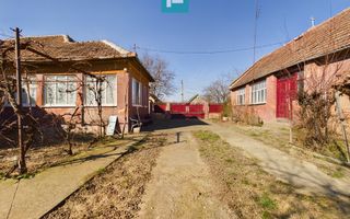 Casă cu teren generos de 2,880mp în Secusigiu - Poză 1