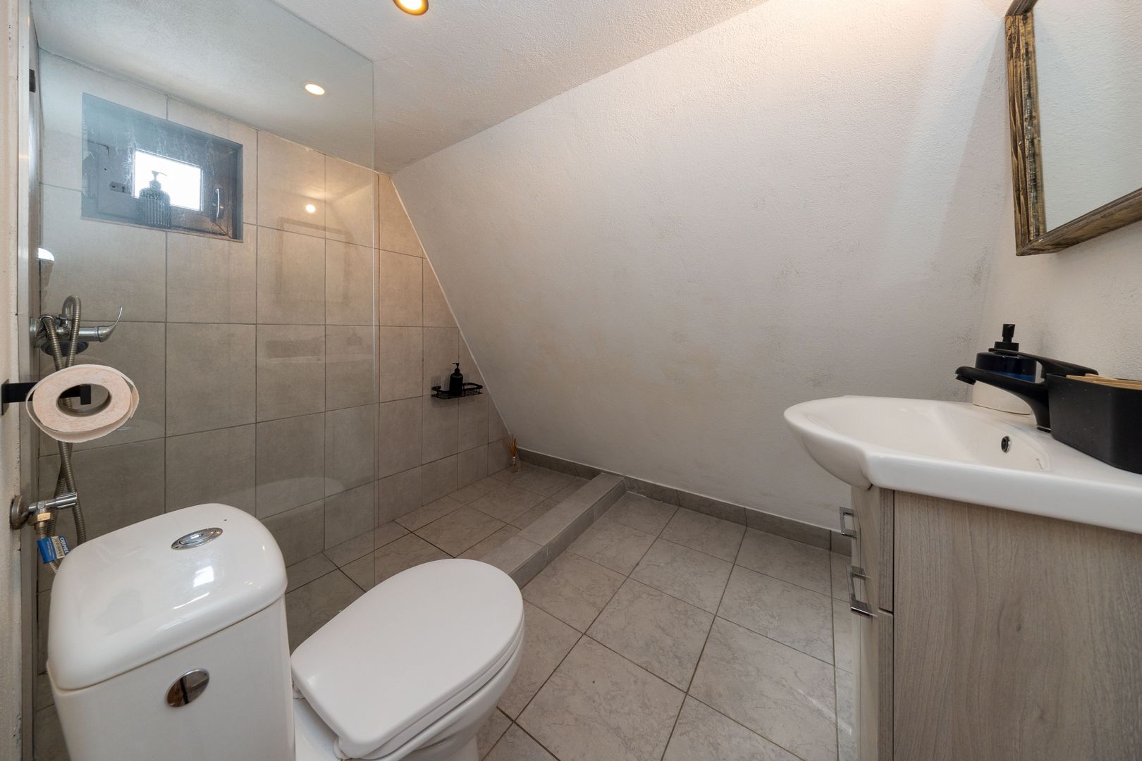 Teren 7,656 mp + Cabane tip A Frame, Fundata - Poză 11