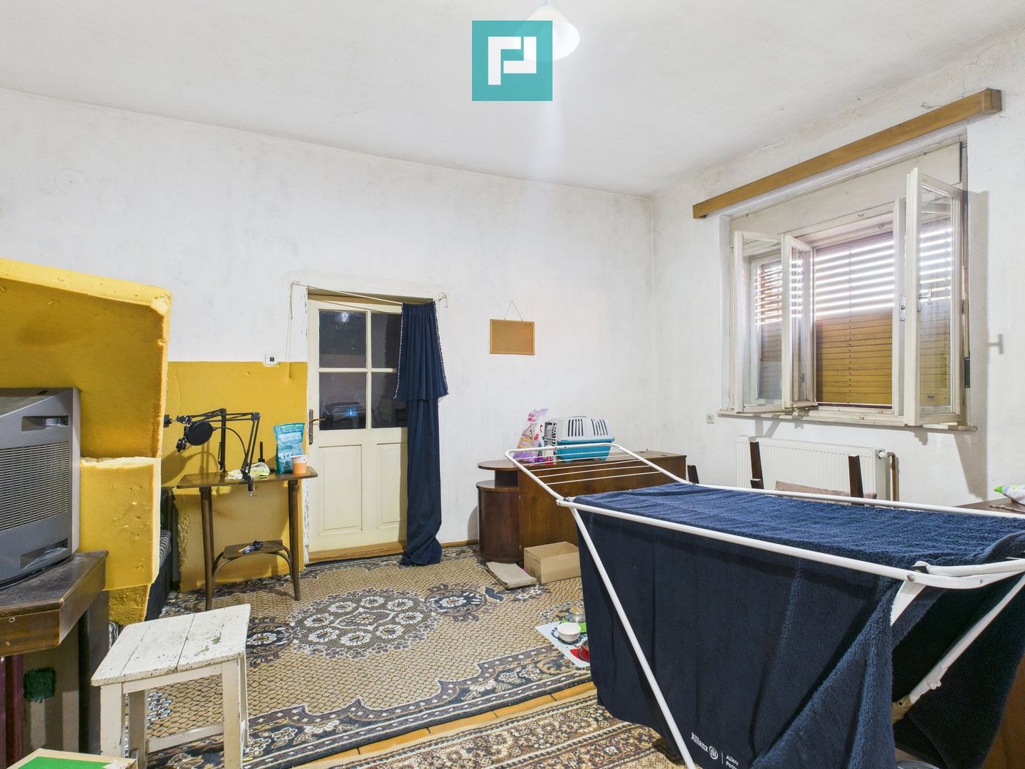 Casă cu 8 camere de renovat în Pârneava - Poză 11