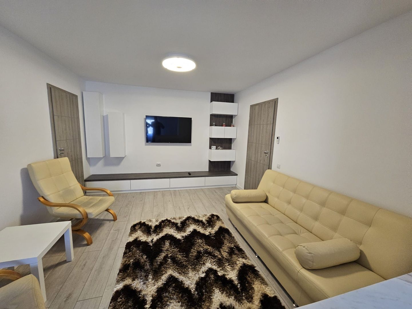 Inchiriere apartament modern, nou, Trivale - Poză 12