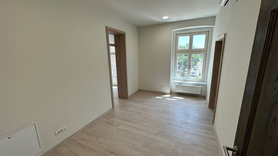 Spatii de birouri Ultracentral suprafață  de 34 mp - Poză 3
