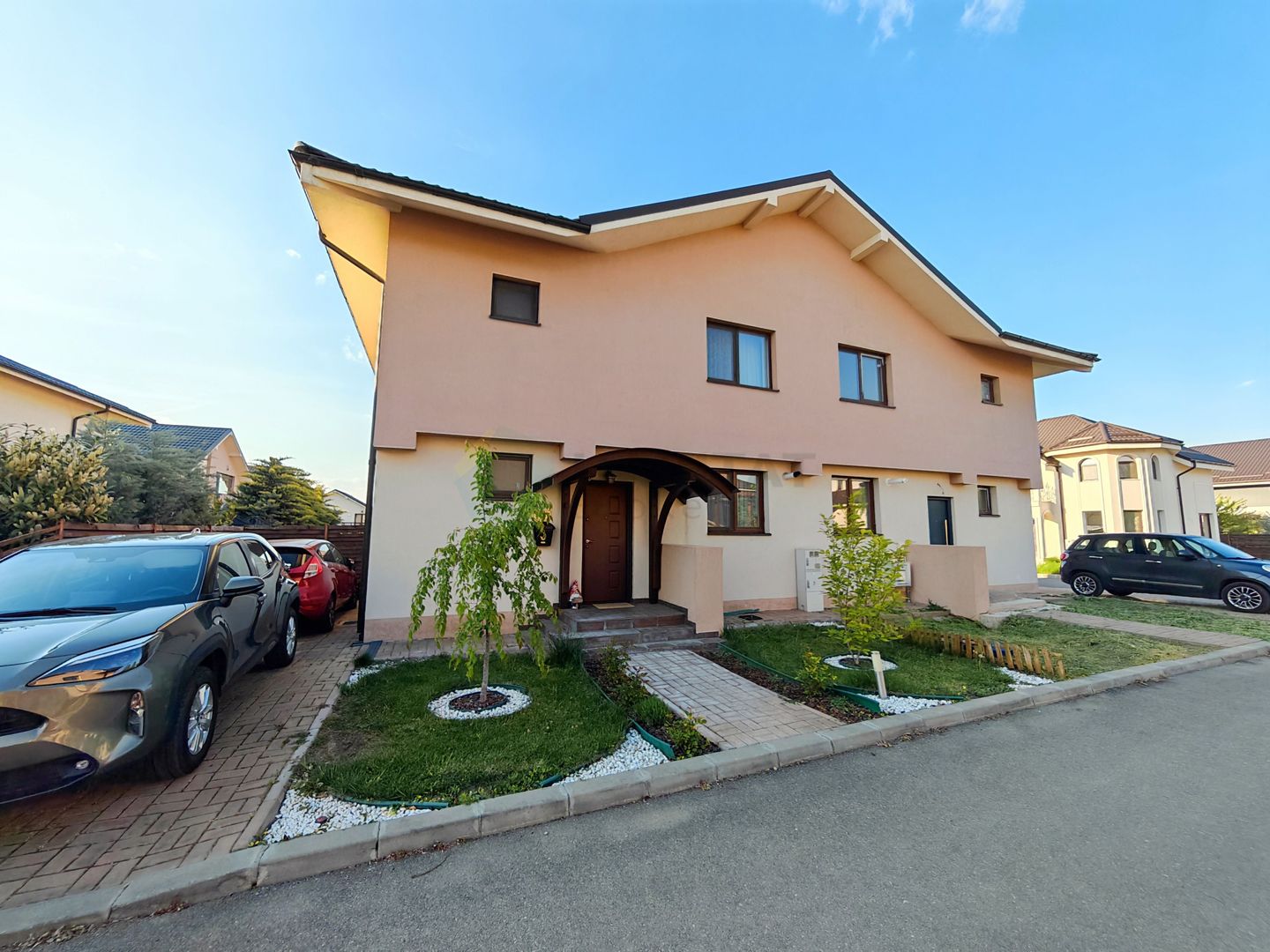 Prima inchiriere, vila cocheta, cu accente exotice - Poză 27