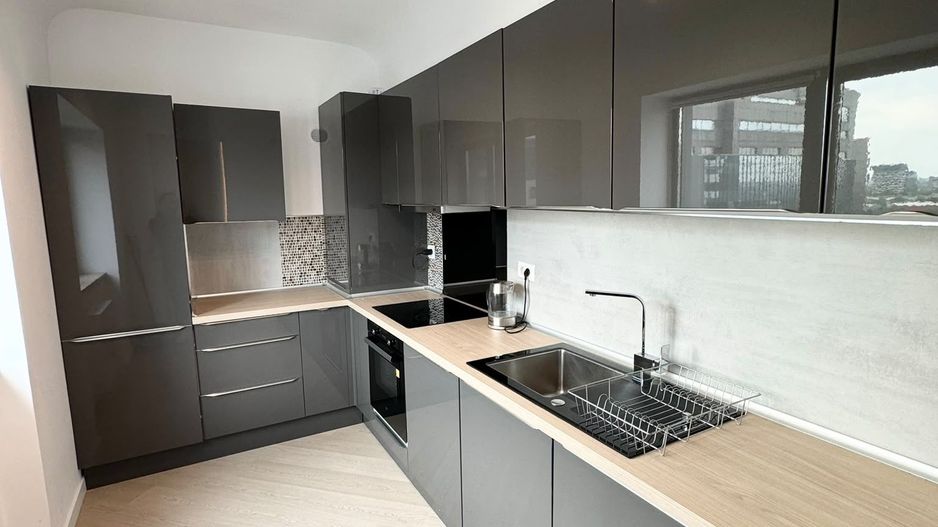 Apartament cu 3 camere de închiriat - Poză 2