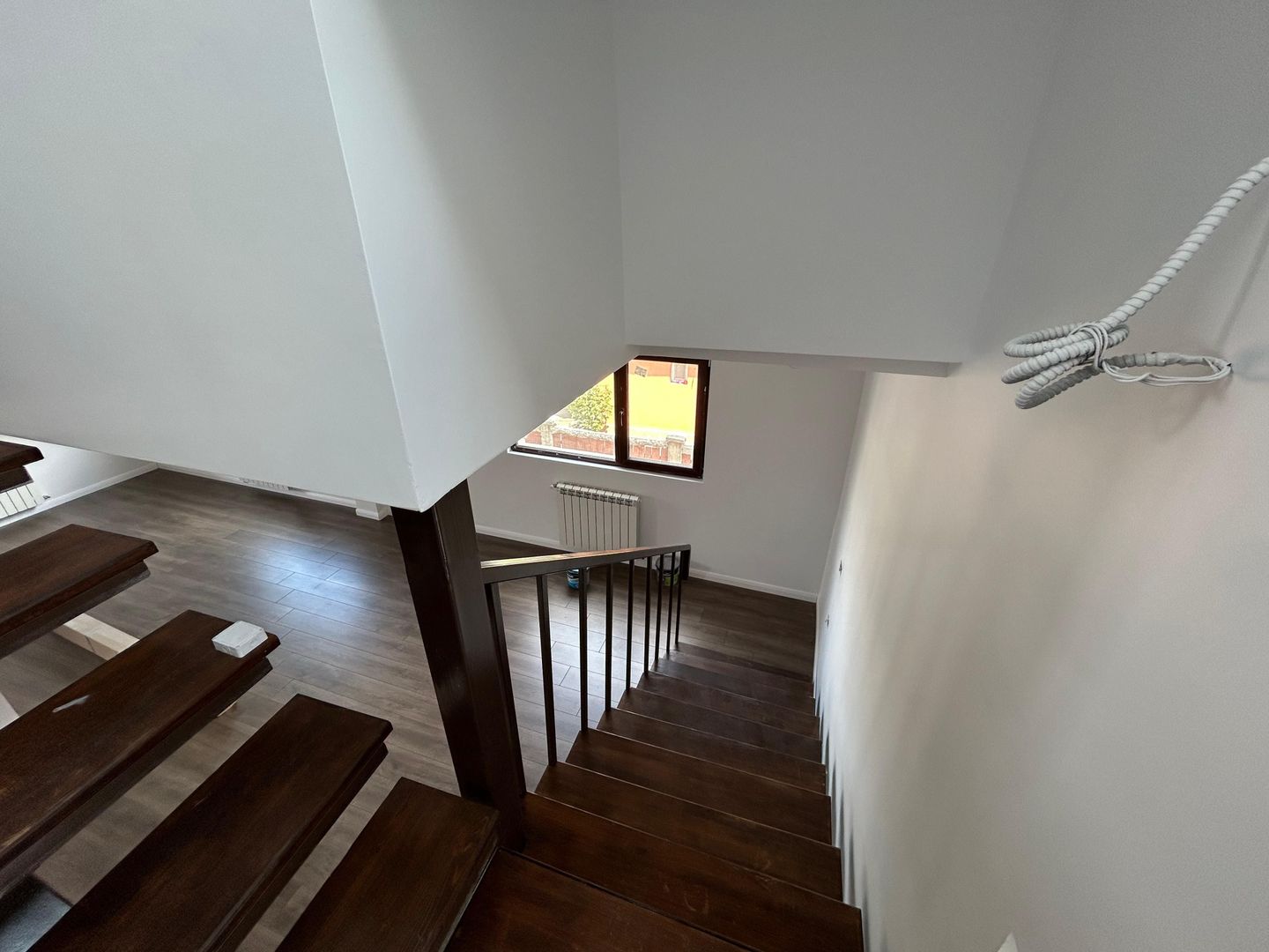 Vila Modernă și Complet Renovată în Otopeni – Oferă Confort și Accesibilitate - Poză 7