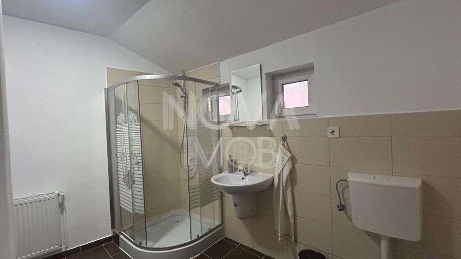Casa de vanzare 200 mp cu spatiu comercial la parter, strada Lunga - Poză 16