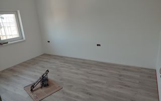 Sacalaz, 1/2 Duplex pe Etaj, 4 Camere,2 Bai,Terasa Acoperita - Poză 8
