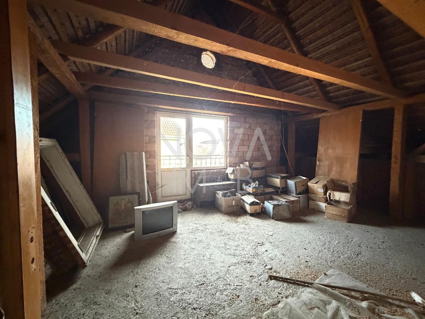 CASA DE VANZARE IN AVRIG – SPATIU GENEROS - Poză 12