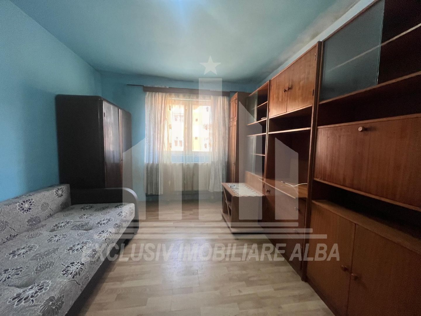 Garsoniera zona Cetate, etaj 3 - Poză 1