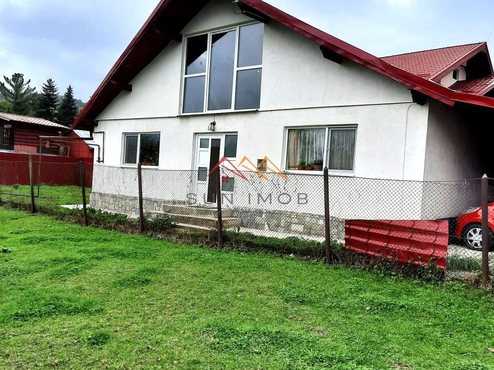 Casa P+M, 3 camere, central, teren 313 m2, zona linistita, Breaza, PH - Poză 1