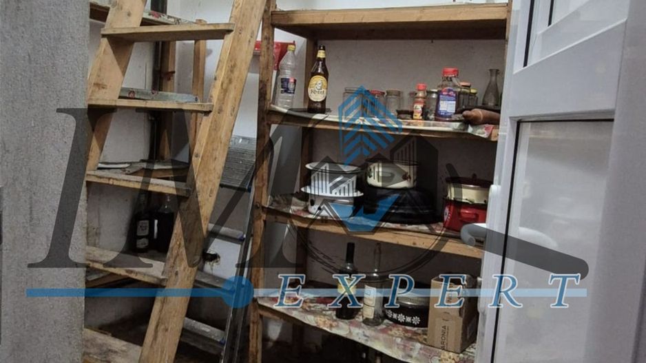 Casa ,curte și gradina.Teren cu 2700 mp. - Poză 9