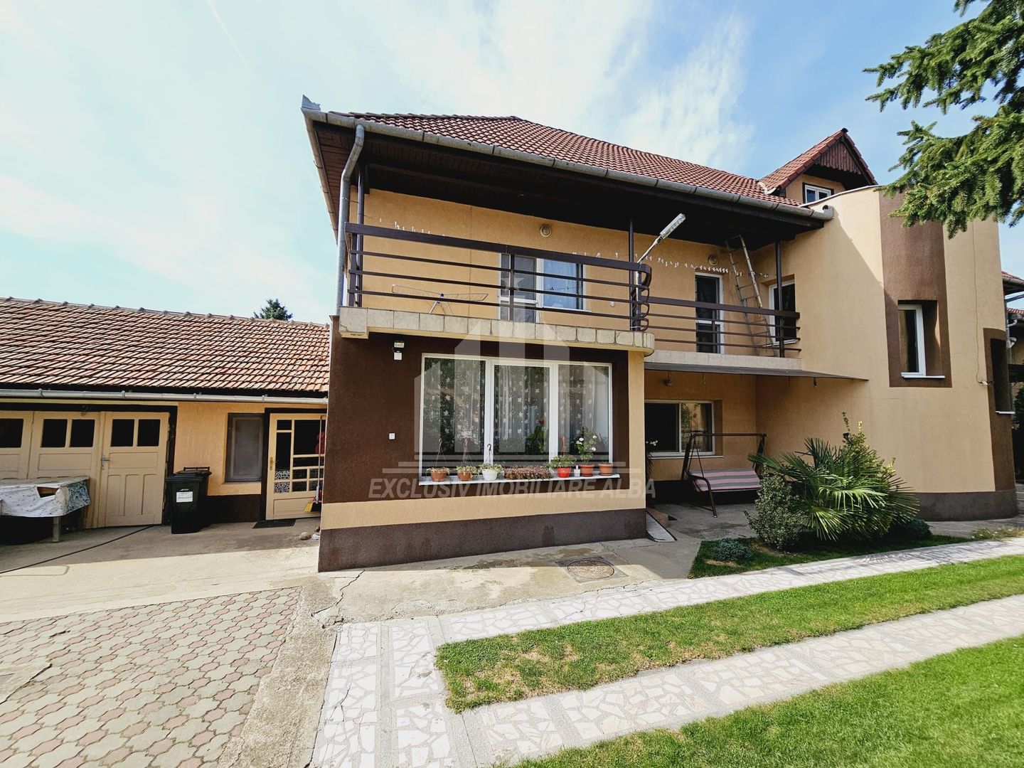 Casa in regim cuplat de vanzare, Lipoveni - Poză 1