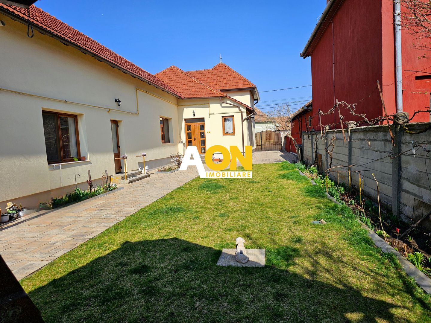 Casa 4 camere, mobilata, utilata, 593 mp teren, zona Centru - Poză 1