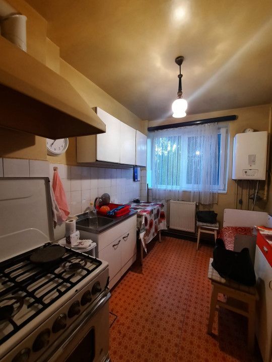 Apartament 3 camere, semidecomandat, central, Campina - Poză 3