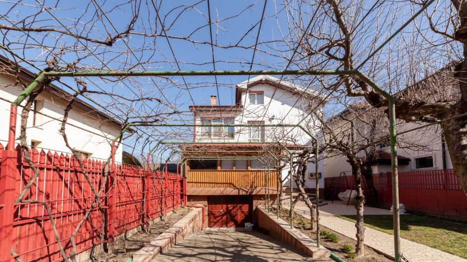 Casa Centrala Pitesti - Exercitiu, Strada Traian - Poză 1