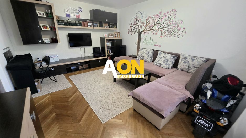 Apartament 2 Camere, Decomandat, Zona Cetate, Etaj 1 - Poză 1