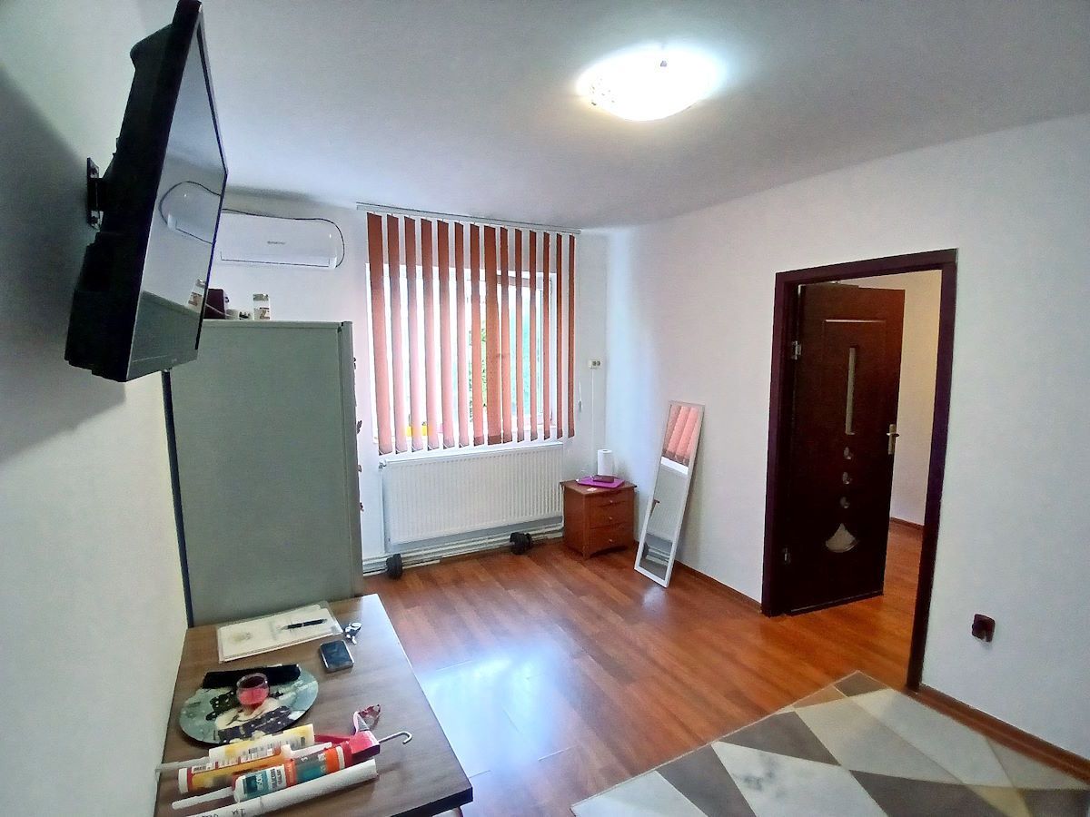 Apartament 2 camere Tecuci etaj 1 – zonă centrală - Poză 3