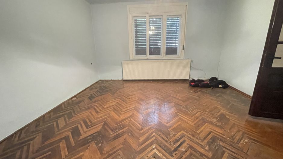 Casa cu teren de 915 mp și front de 20 ml - Poză 7