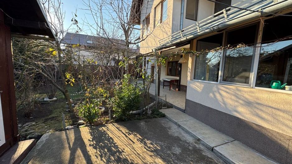 Vila de vanzare, 5 camere, garaj, 383 m2 teren, Campina - Poză 1