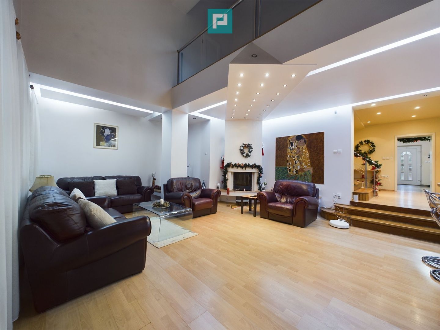 Casă situată Central în Dumbrăvița - Poză 5