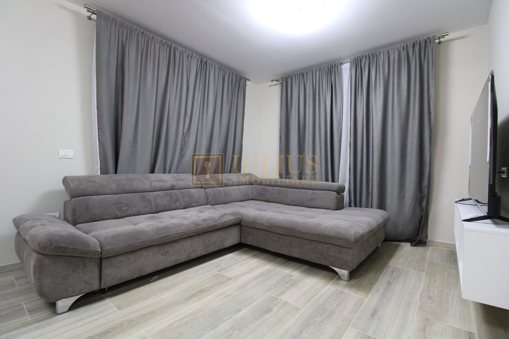 Casa in Ghiroda, 5 camere, 2 bai. - Poză 1