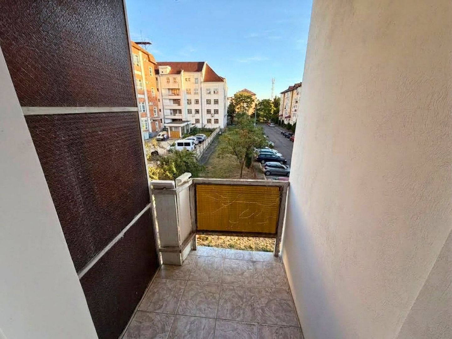 Garsonieră decomandată zona lenin etaj 2 29 mp la 5 minute de centru - Poză 2