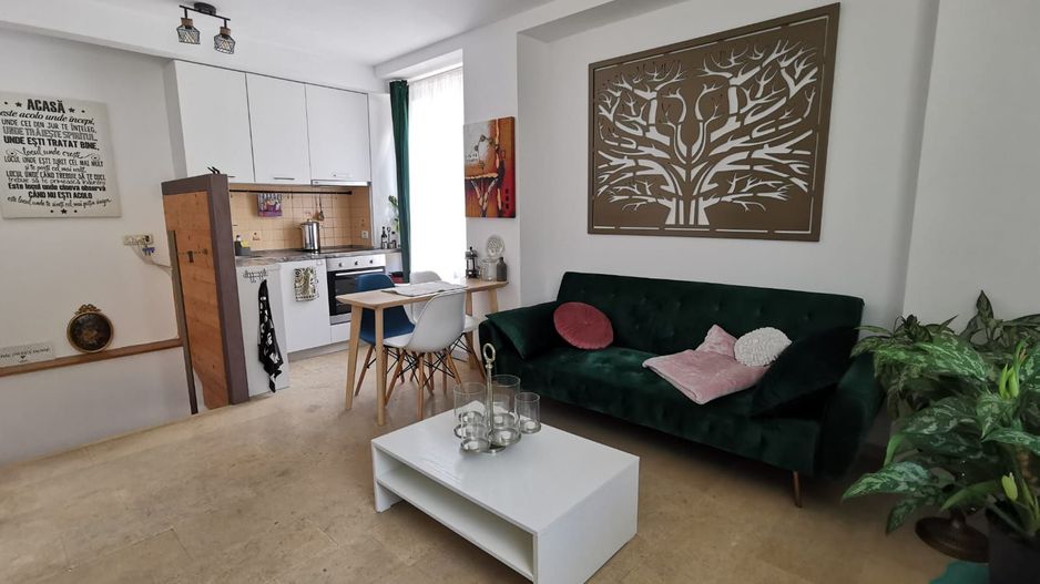 Apartament cu doua camere si loc de parcare - Poză 1
