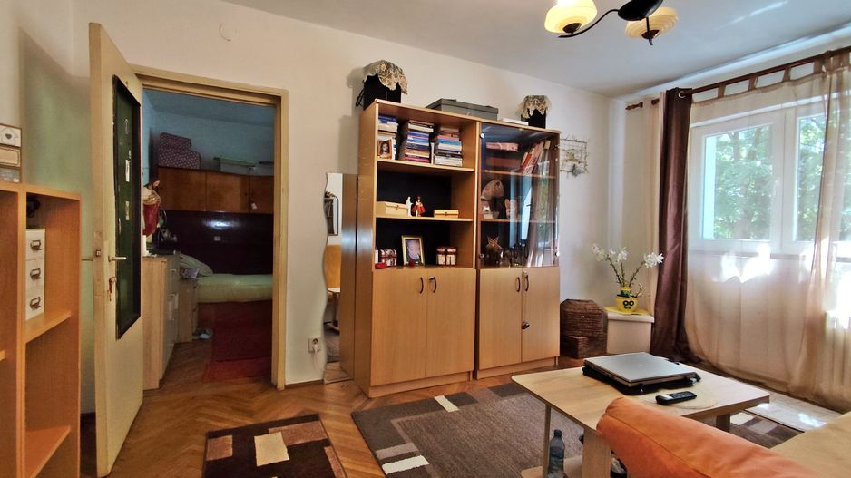 De vanzare apartament 3 camere, str.Morii, Nufarul, Oradea - Poză 2