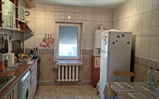 Apartament cu 3 camere Zona centrala Str. Bucegi Liceul de Arte etaj 3 , 2 balc - Poză 2