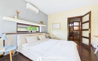 Oază de liniște: vilă spațioasǎ cu grădină matură superbă si  2 garaje - Poză 24