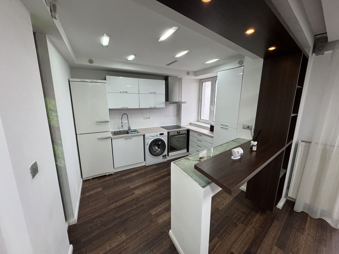 Super apartament in blocul turn de la OMV - Poză 3
