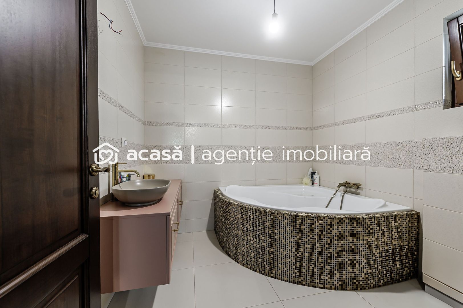 Vilă complet amenajată LUX, ideală pentru o familie cu stil - Poză 20