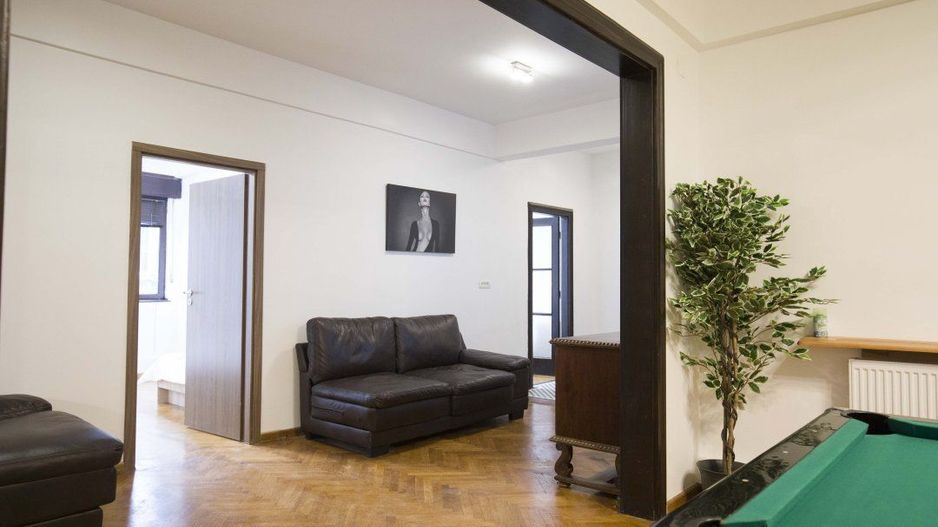 De vanzare Apartament cu 4 camere si dependite-  Ultra central- strada sepcari 9 - Poză 5