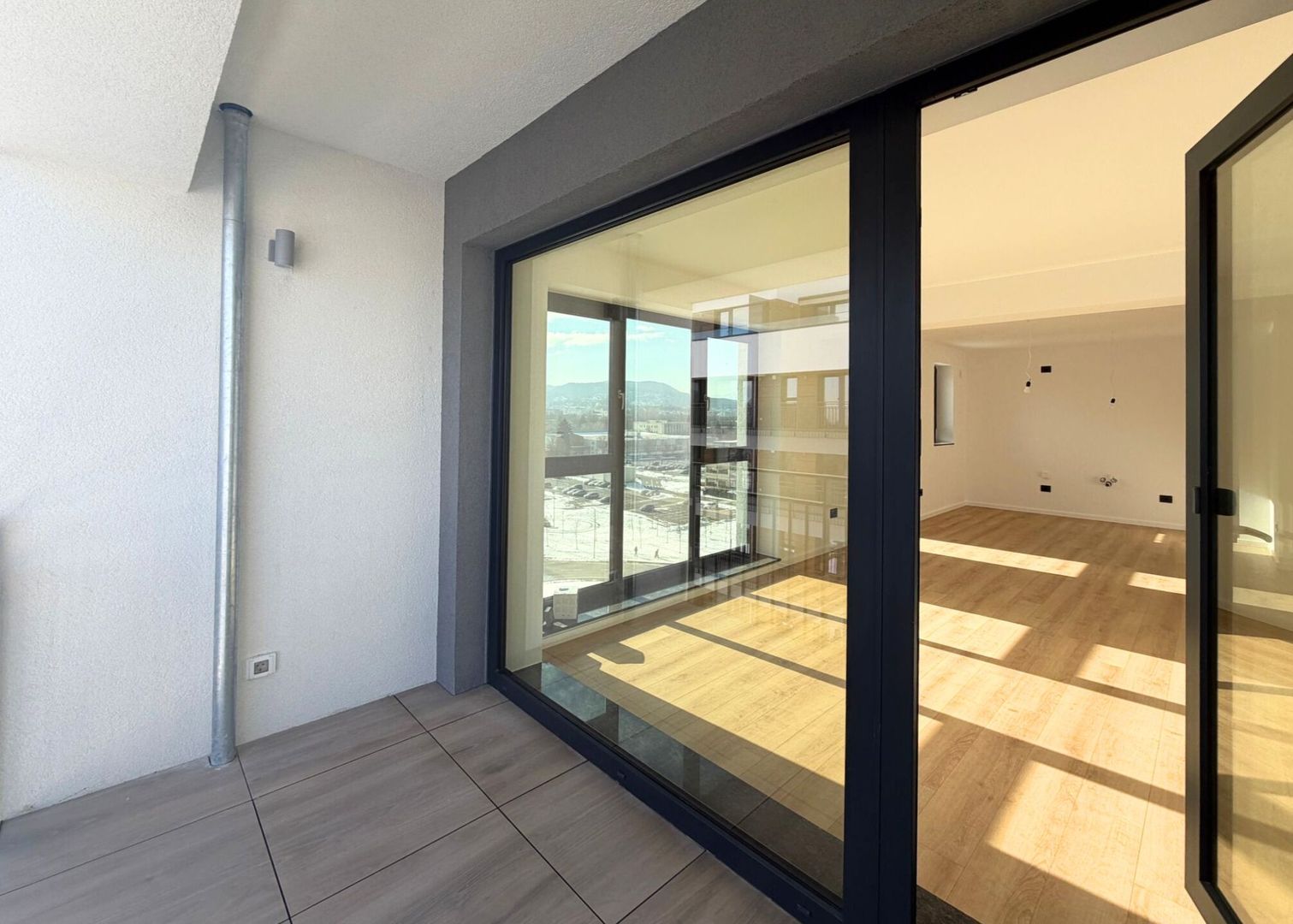 Kasper vânzare apartament de lux 2 camere nelocuit vedere libera spre Tâmpa - Poză 3