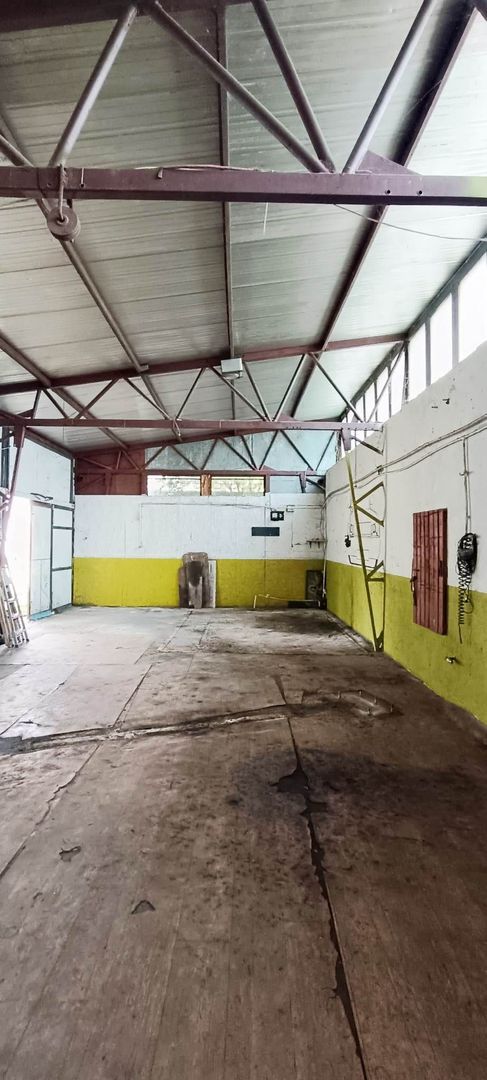 Proprietate cu 2 hale si casa la inchiriat,teren 1350mp - Poză 13