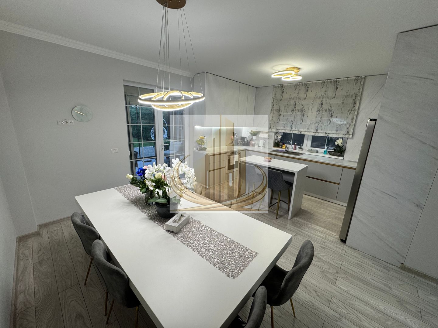 Casa in stil mediteranean, ultrafinisată 5 camere, 3 bai + curte. - Poză 7