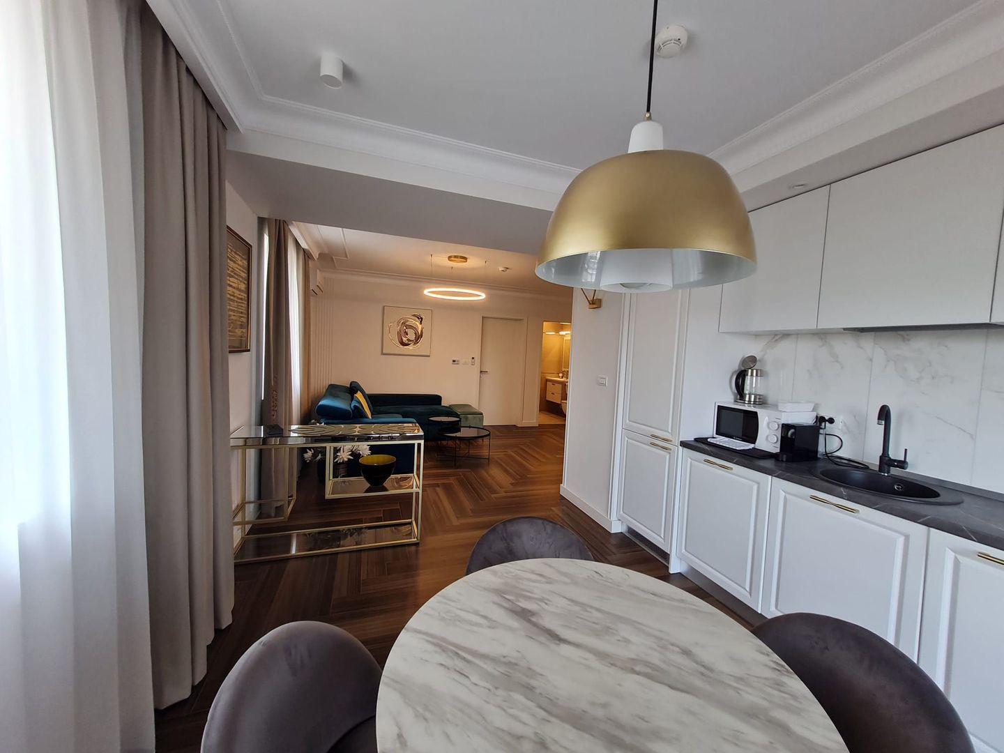 Elegantă și prestanță - Poză 8