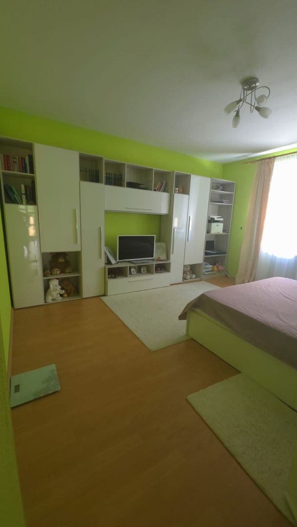 Casa langa Blue Sky cu panouri solare, garaj si terasa mare - Poză 5