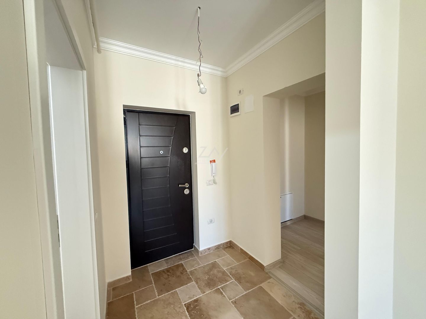 Locatie excelenta. Spatios 60 mp. Dressing. Asfalt. Loc de parcare. - Poză 8