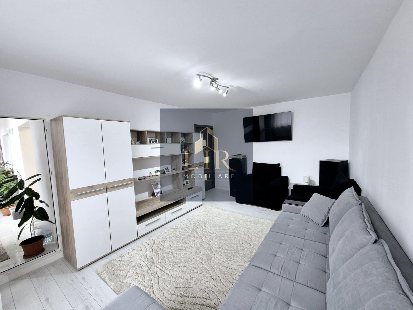 Apartament 3 camere de vânzare – CUG | 72 mp | Complet renovat 2023 - Poză 2