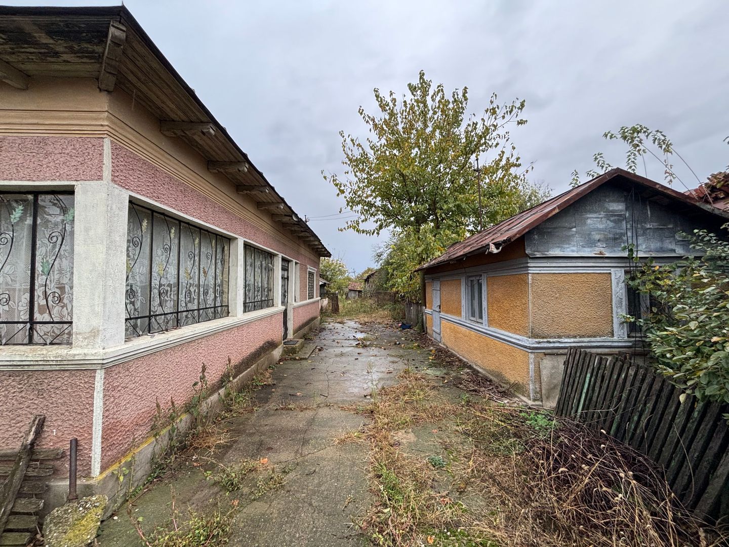 Casă + Teren 1.245 mp aproape de București (Ologeni, Prahova) - Poză 1
