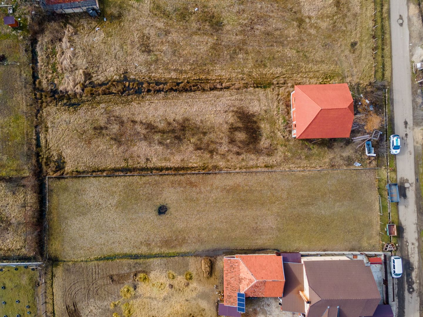 Casă la roșu cu teren Beliu - Poză 13