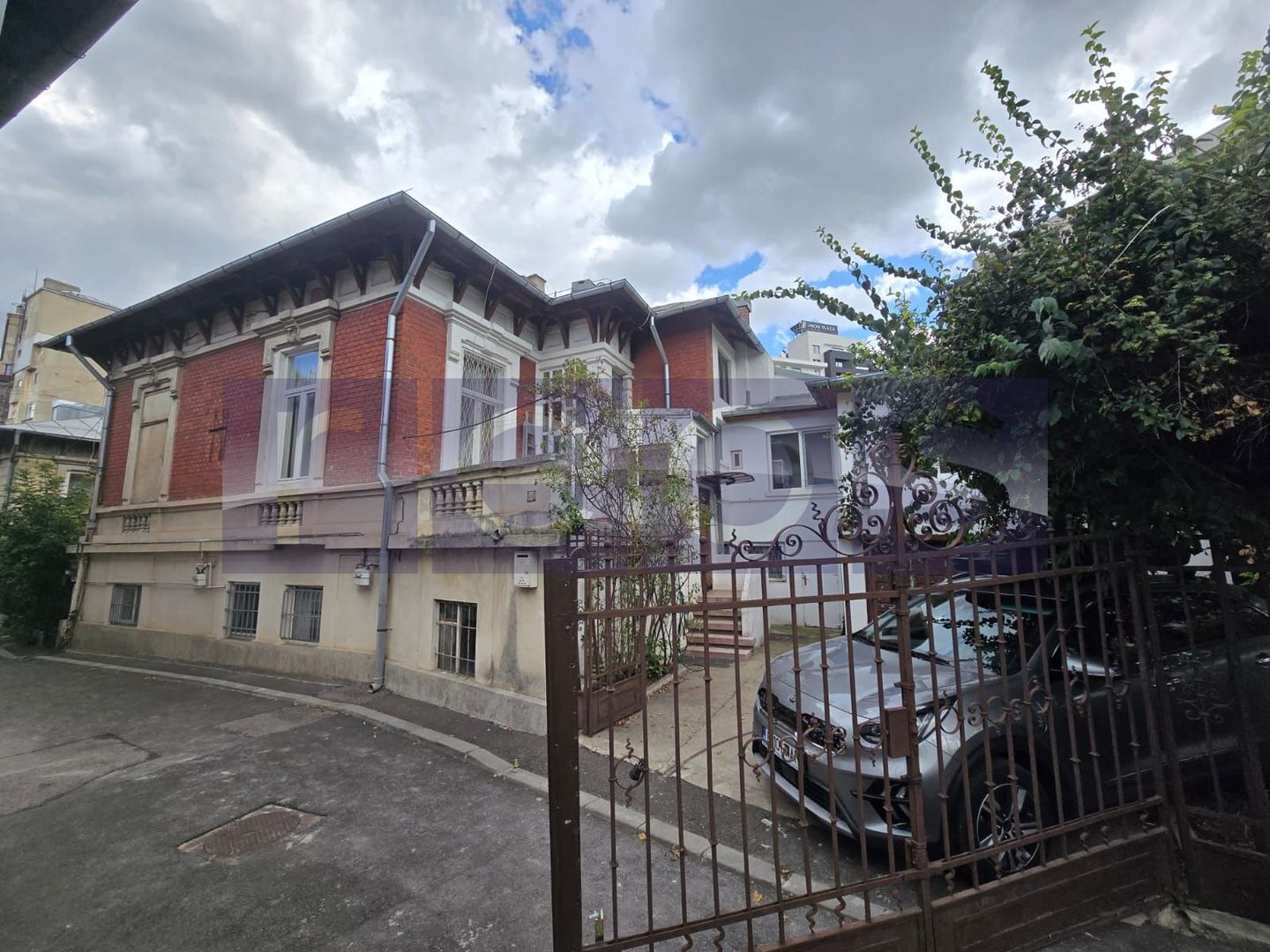 VANZARE CASA 4 CAMERE CURTE PROPRIE GARAJ 175MP UNIRII CARTIER EVREIESC - Poză 1