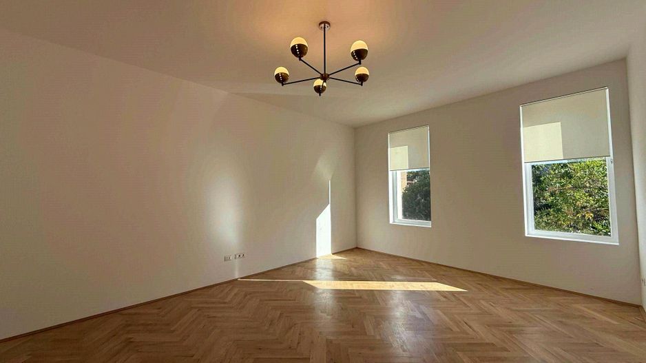 Vilă elegant renovata pentru business de prestigiu - Poză 5