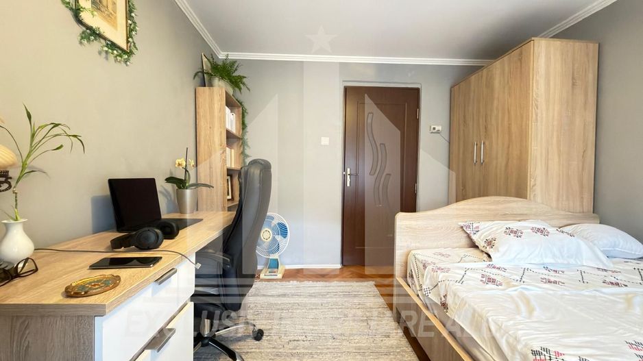 Apartament 3 camere decomandate | 70mp | Etaj 3 | Cetate - Poză 2
