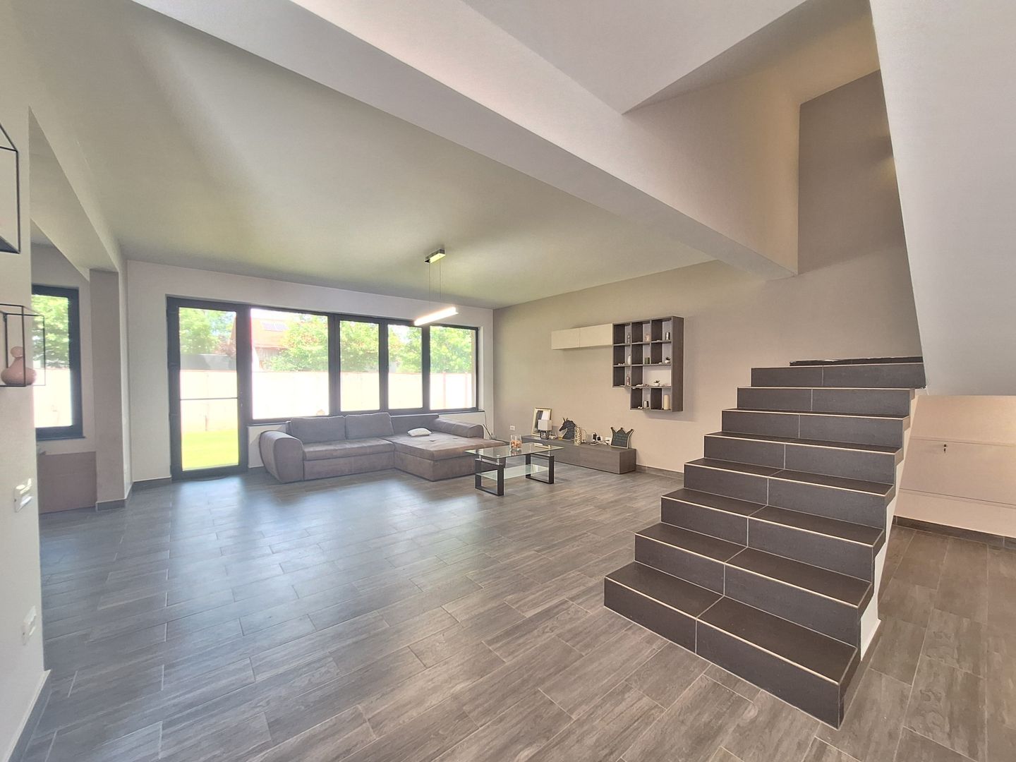 Duplex 4 cam 3 bai parcare&curte Prelungirea Ghence str. Maracineni - Poză 3