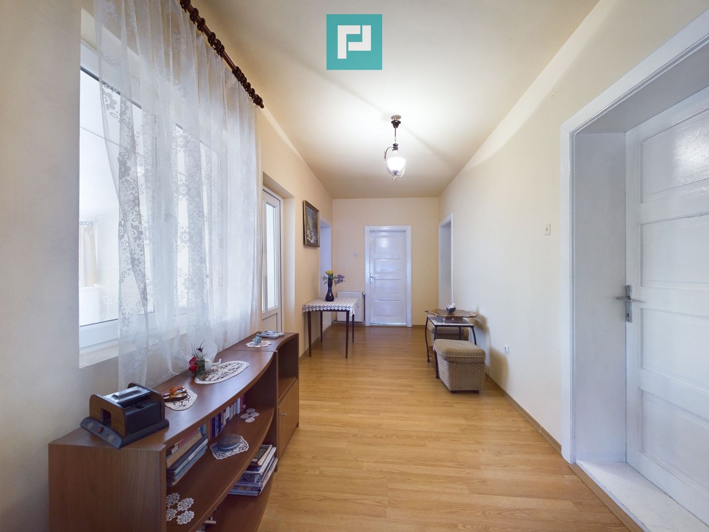 Casă clasică în Chișineu-Criș - Poză 14